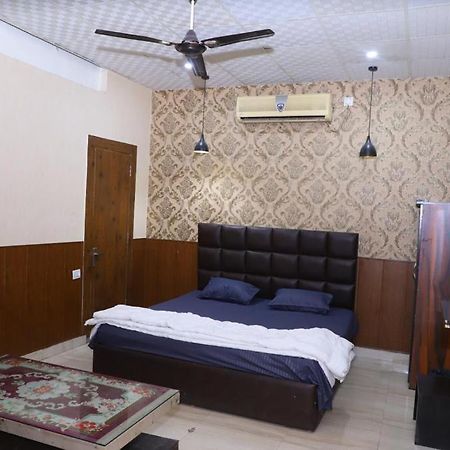 Hotel Aashirvad Faridabad Zewnętrze zdjęcie