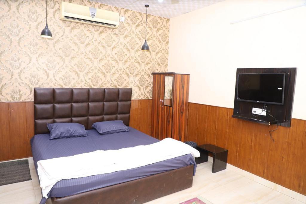 Hotel Aashirvad Faridabad Zewnętrze zdjęcie