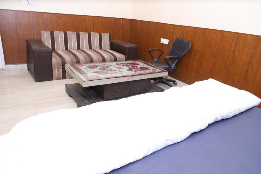 Hotel Aashirvad Faridabad Zewnętrze zdjęcie
