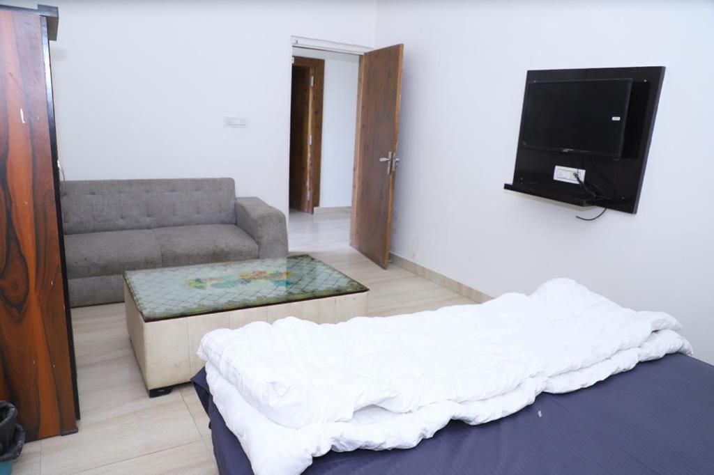 Hotel Aashirvad Faridabad Zewnętrze zdjęcie
