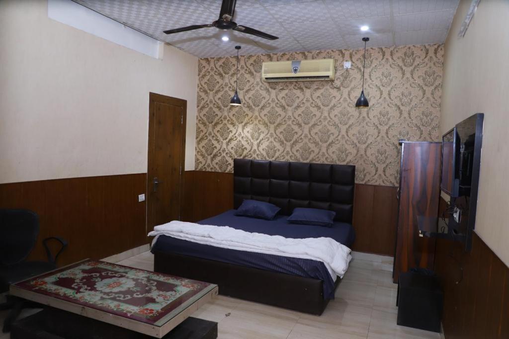 Hotel Aashirvad Faridabad Zewnętrze zdjęcie