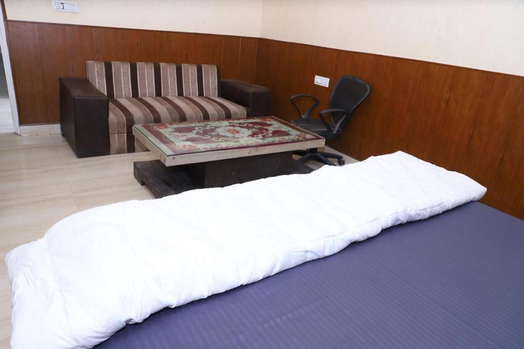 Hotel Aashirvad Faridabad Zewnętrze zdjęcie