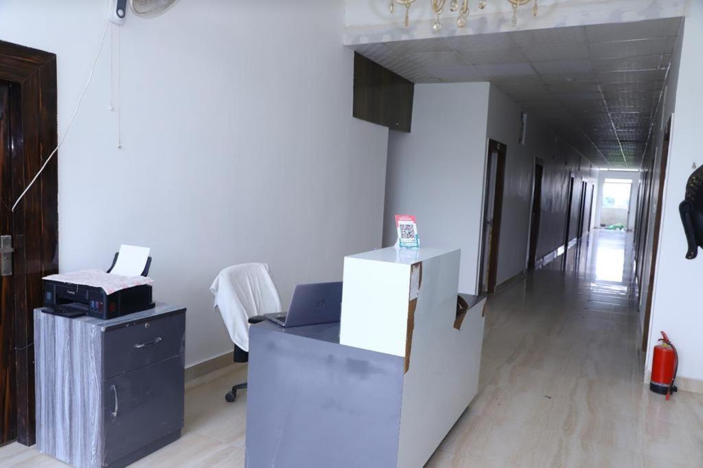 Hotel Aashirvad Faridabad Zewnętrze zdjęcie
